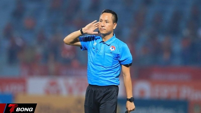 Áp lực bủa vây và sai sót của trọng tài nội